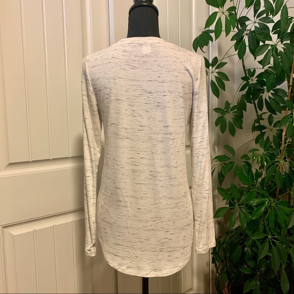 Old Navy Top - Picture 2 of 3